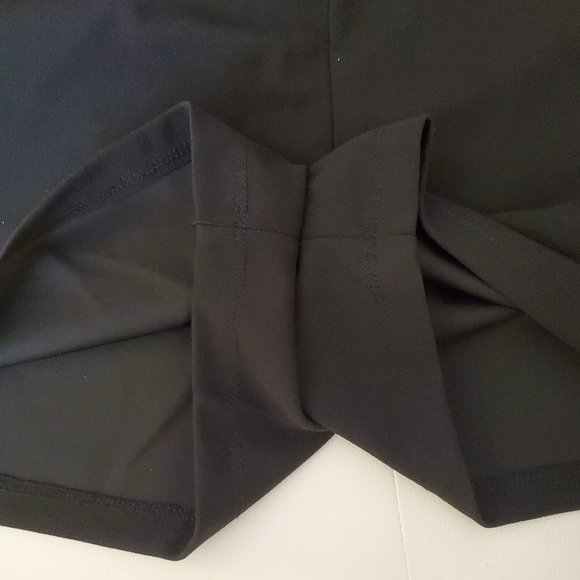 Black with Red Roses short Jumpier - Picture 5 of 12